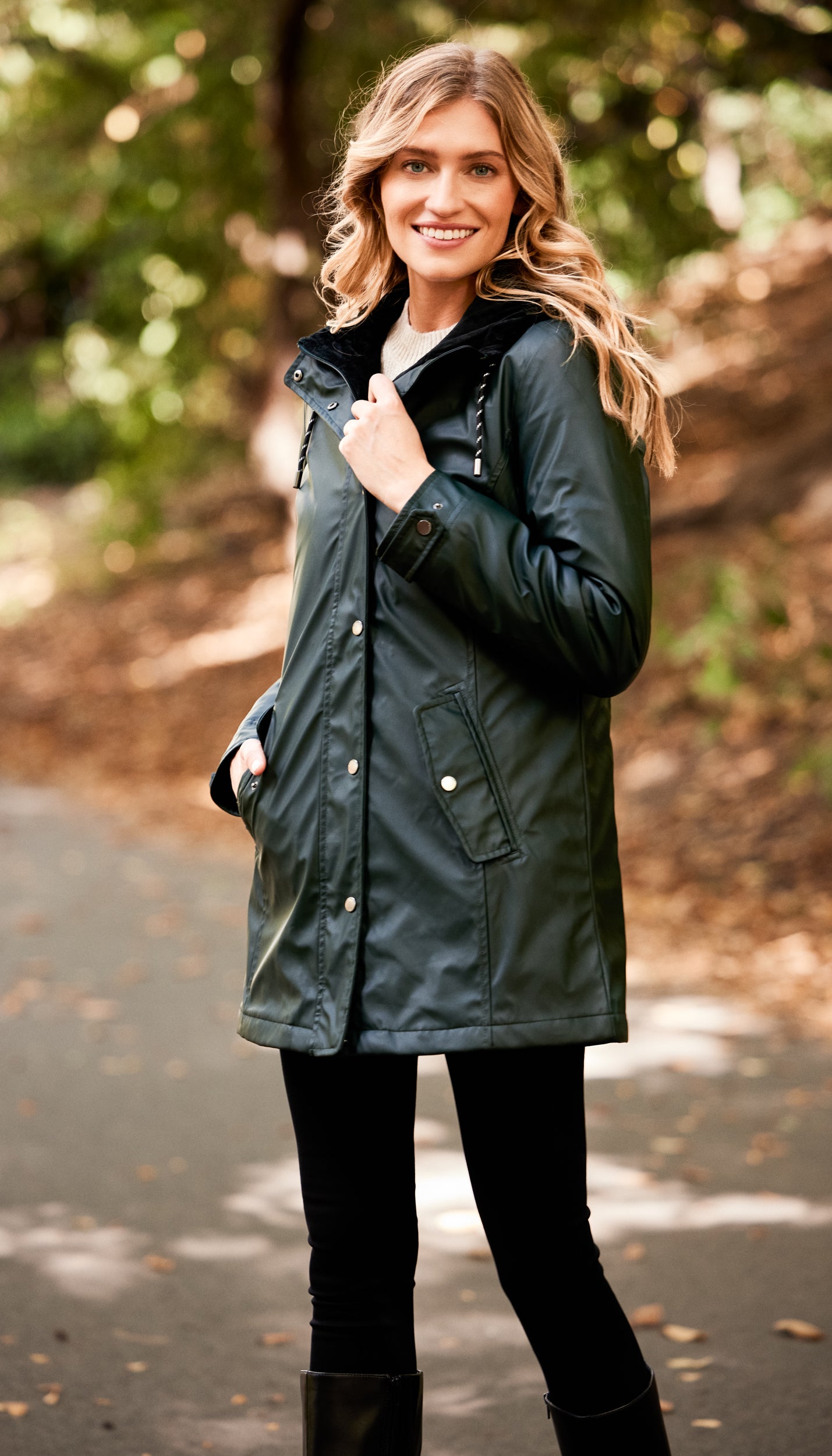 HOODED RAIN SLICKER